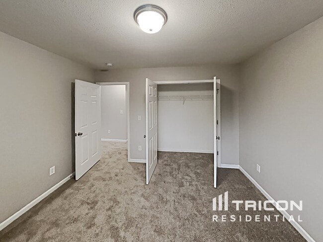 Building Photo - 306 Walnut Crossing Dr