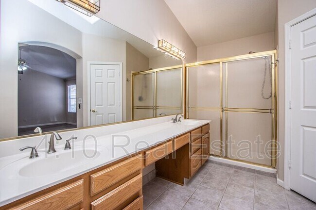 Building Photo - 16221 S 34th Way