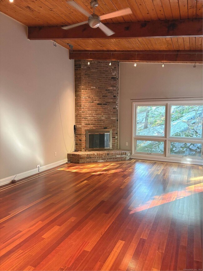 Building Photo - 90 Ledgebrook Dr