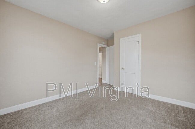 Building Photo - 217 Bob Ln