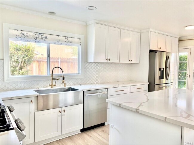 Building Photo - 3795 Plantation Cir