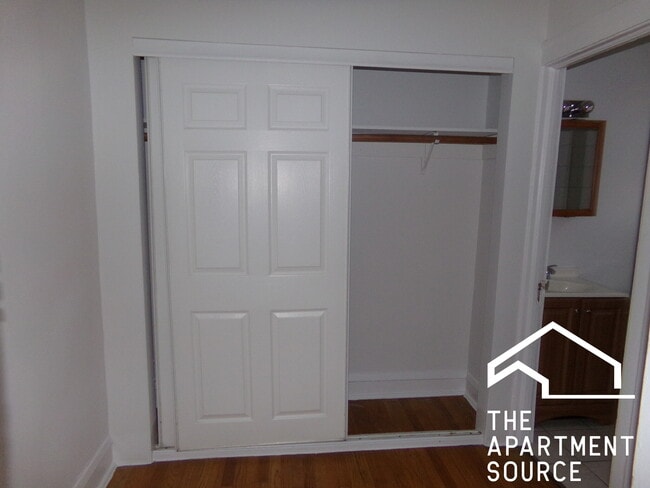 Building Photo - 1619 W Morse Ave