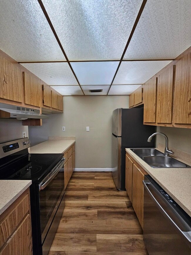 Building Photo - 1950 N Congress Ave