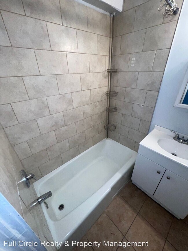 Building Photo - 2 br, 1 bath House - 152 Chestnut Street E...