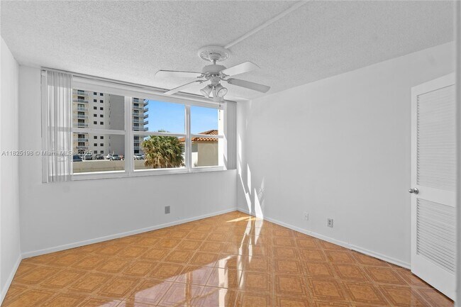 Building Photo - 1410 S Ocean Dr