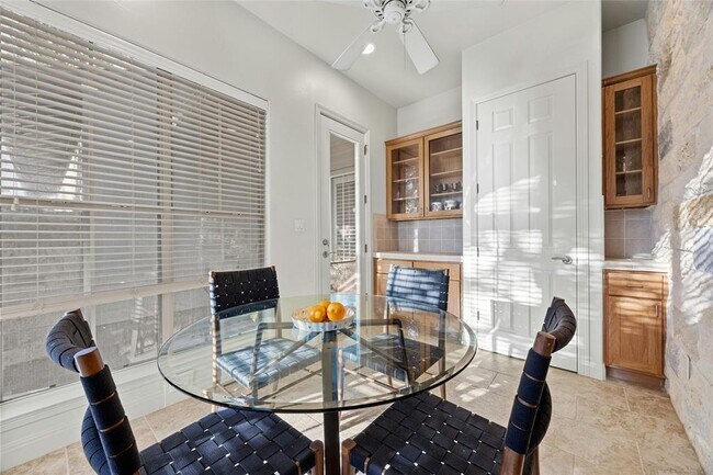 Building Photo - 18500 Lakehead Cir