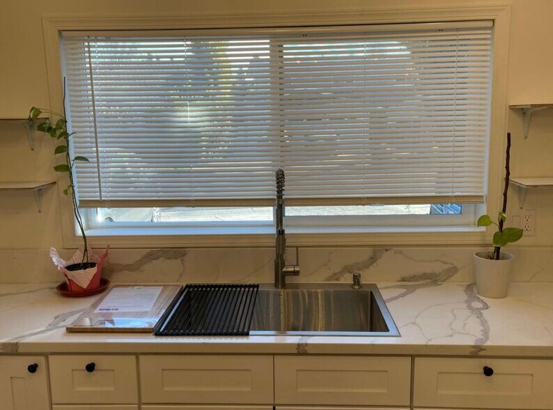 Building Photo - 13353 Killion St