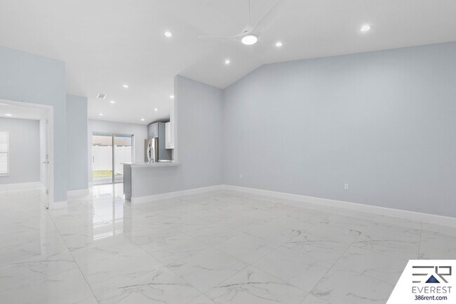 Building Photo - 10 Llovera Pl