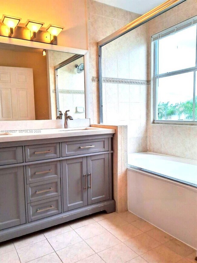 Building Photo - 4635 NW 97th Pl