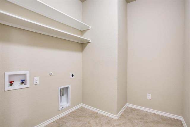 Building Photo - 453 Spring Dr