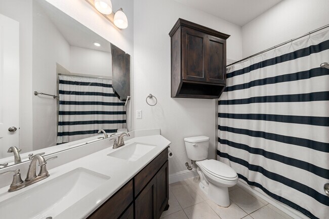 Building Photo - 2308 Paddington Way