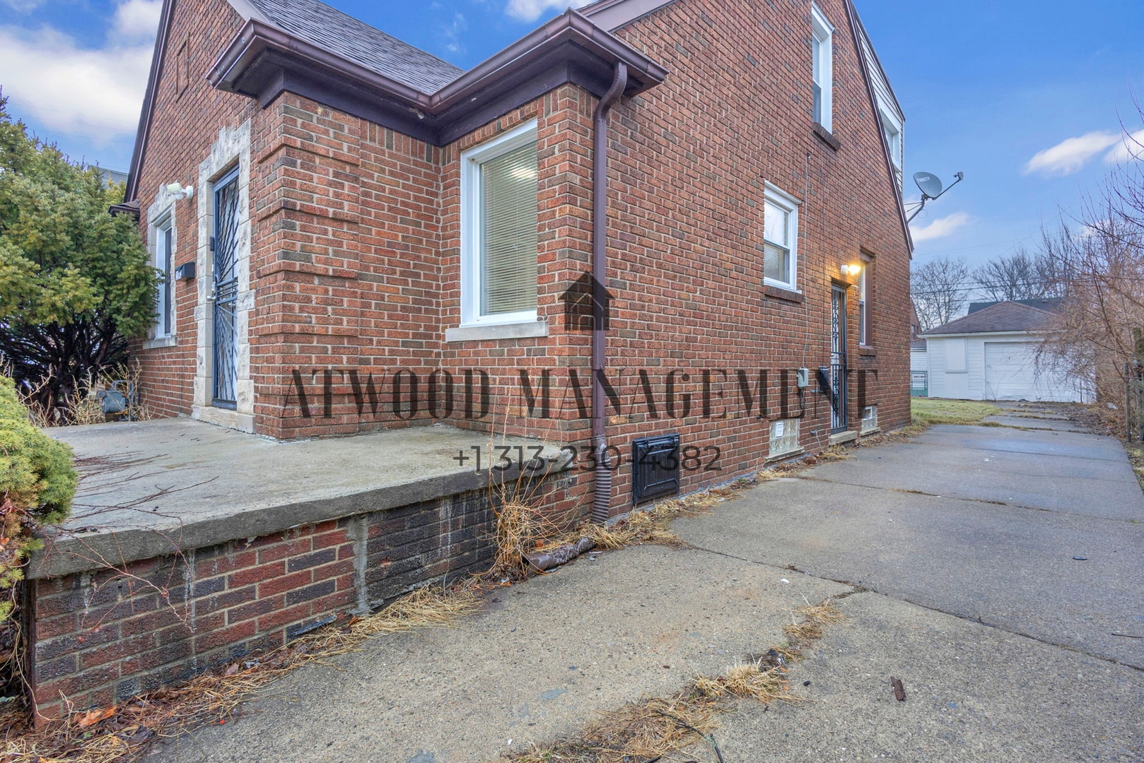 Building Photo - This beautifully updated 4-bedroom, 2-bath single-family home is ready for move-in!