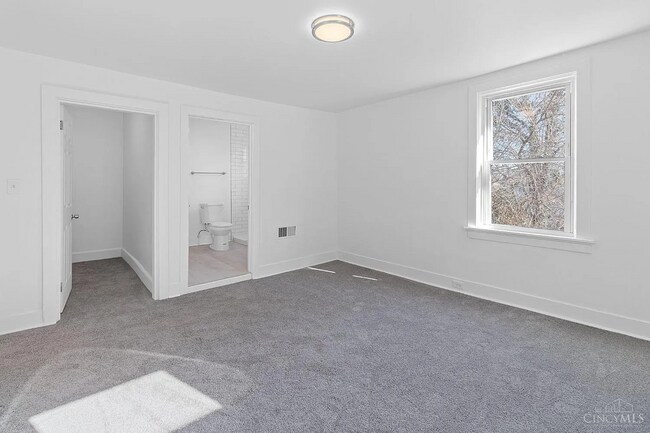 Building Photo - Newly renovated! Available August 1st 2027