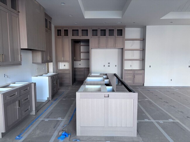 Building Photo - Huge Single Story with Pool and RV Garage