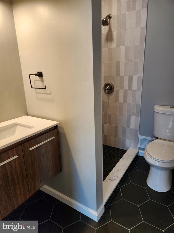 Building Photo - 8404 N Brook Ln