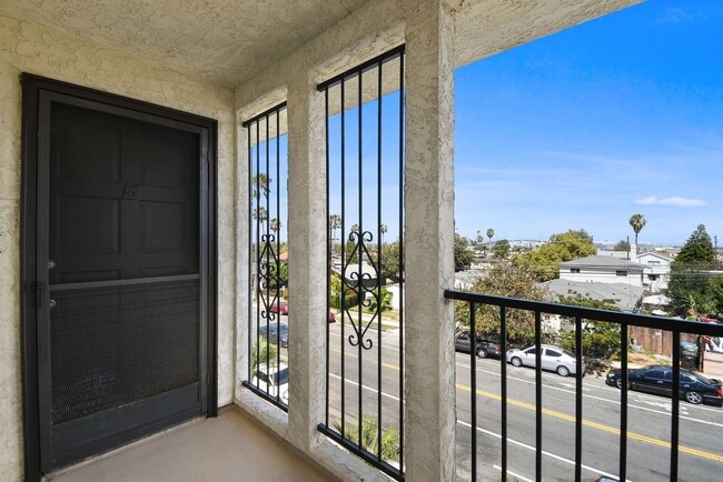 Building Photo - Cabrillo Ave