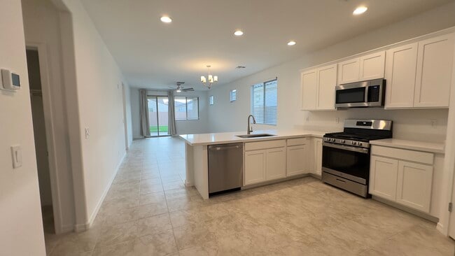 Building Photo - 16805 W Shangri La Rd