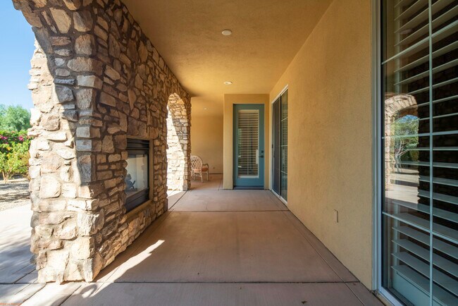 Building Photo - 1021 Via Fortuna