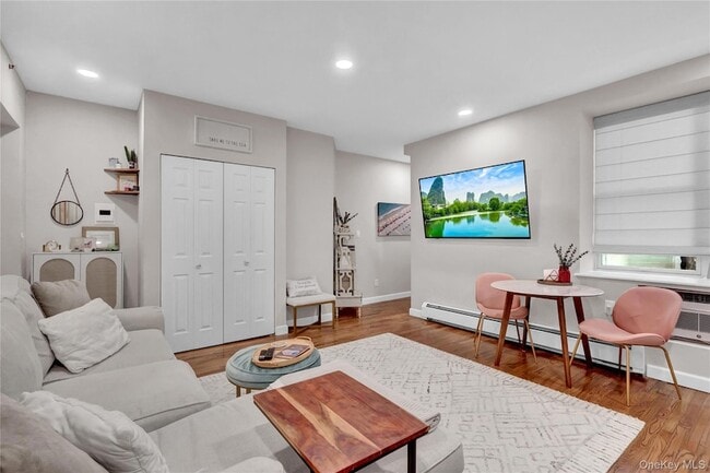 Building Photo - 25 W Broadway