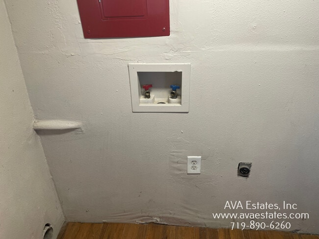 Building Photo - 901 W 17th St