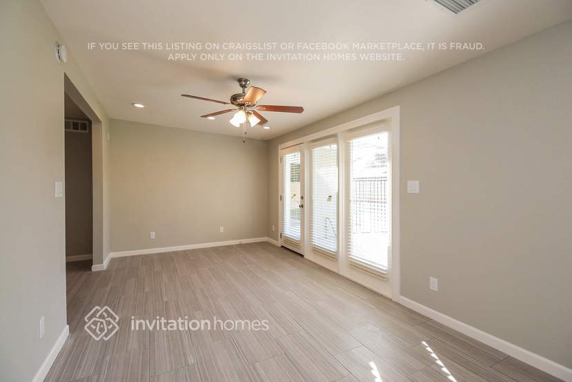 Building Photo - 1027 E Frost Dr