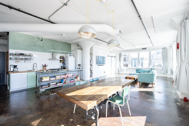 Primary Photo - 426 Marietta St NW