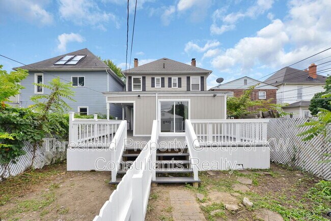 Building Photo - 342 E Morrill Ave
