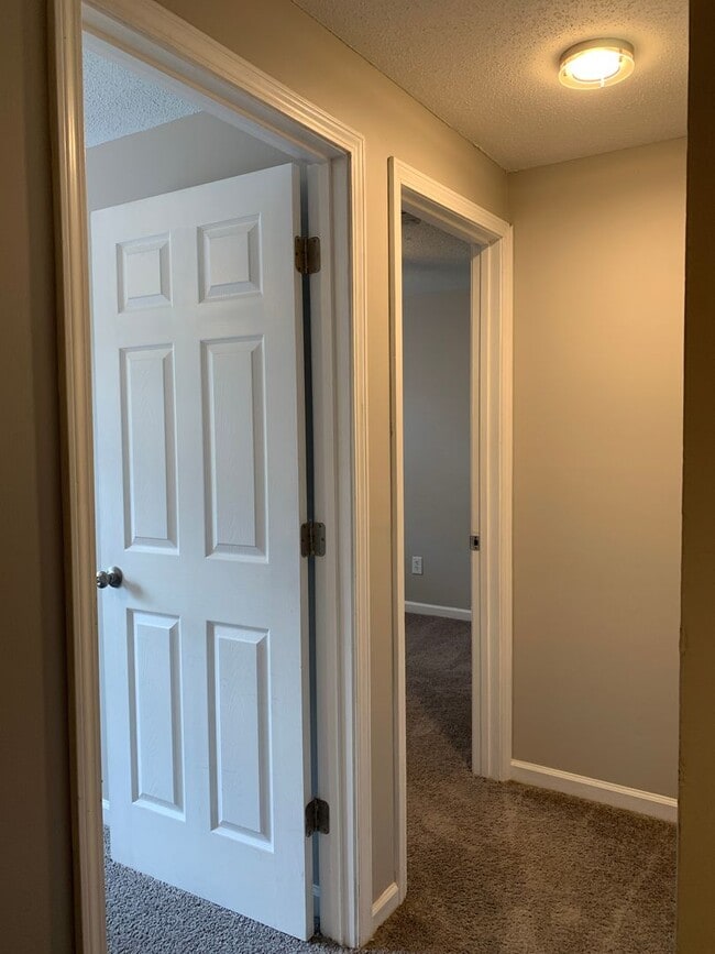 Building Photo - Trendy Renovated Raleigh Townhome In Ralei...