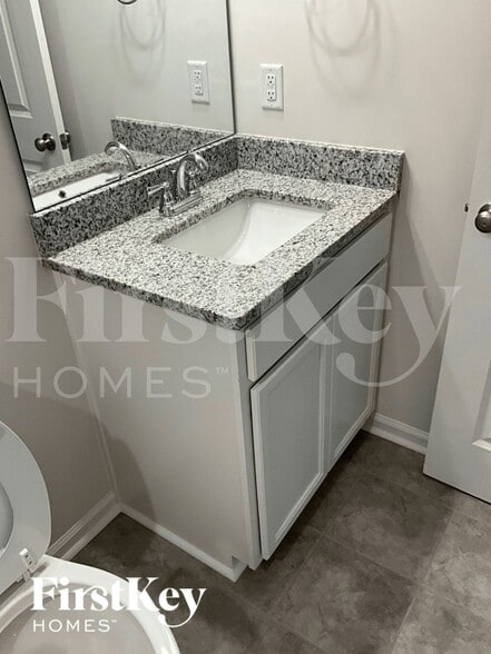 Building Photo - 421 Stonefence Dr