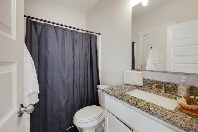 Building Photo - 372 Arch St