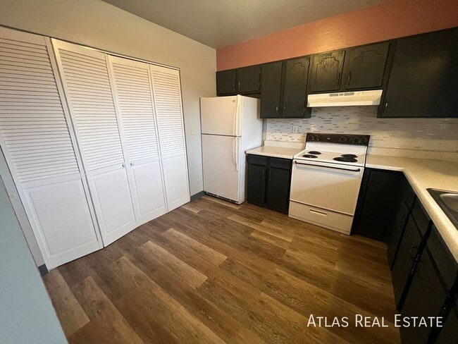 Building Photo - 1017 Delaware Dr