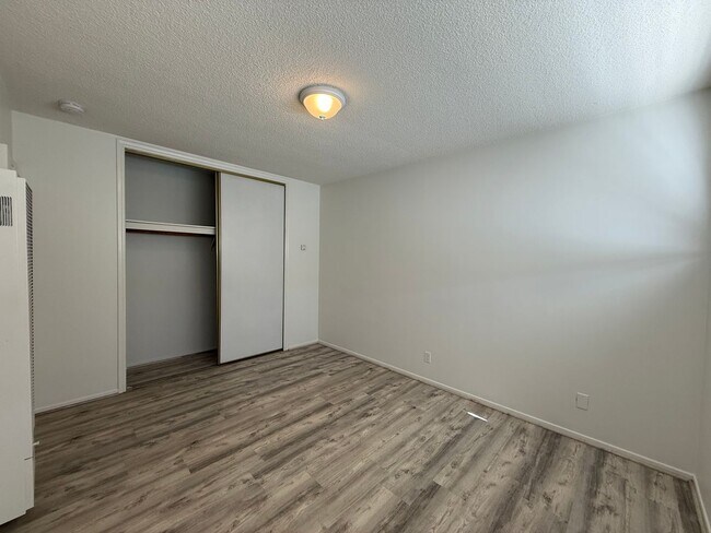 Building Photo - 962 - Down Property