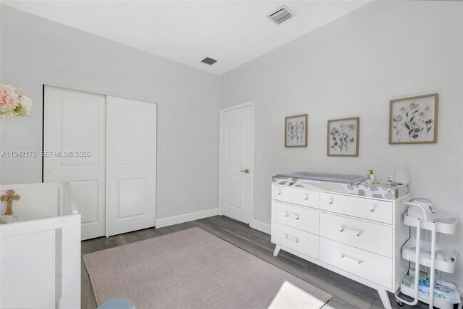 Building Photo - 1827 Lake Cove Dr