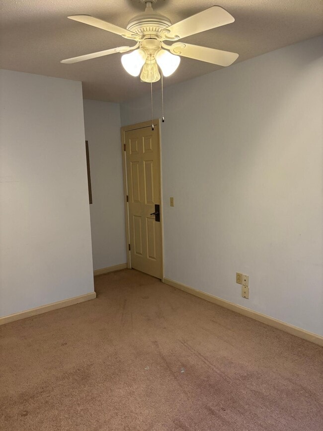 Building Photo - 1460 Crowndale Dr