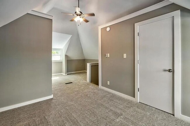 Building Photo - 1348 Summit St