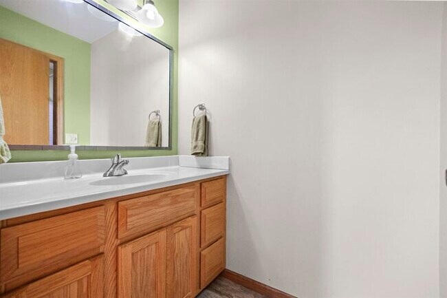 Building Photo - 1206 Meadow Sweet Dr