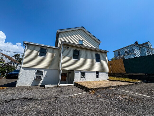 Building Photo - 8 Armonk St