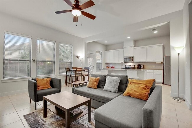 Building Photo - 13001 Hymeadow Dr