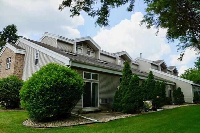 Building Photo - Fantastic Arboretum location - Spacious Ga...