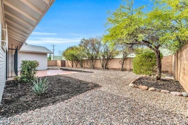 Building Photo - 1734 E Laguna Dr
