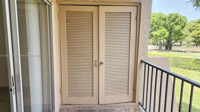 Building Photo - 13715 Kendale Lakes Cir