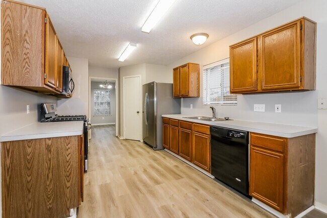 Building Photo - 4635 Linden Pl