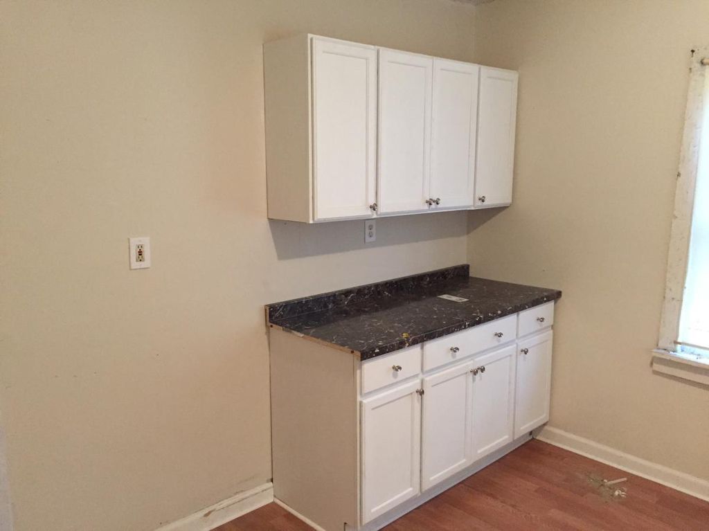 Building Photo - 118 E 15th St