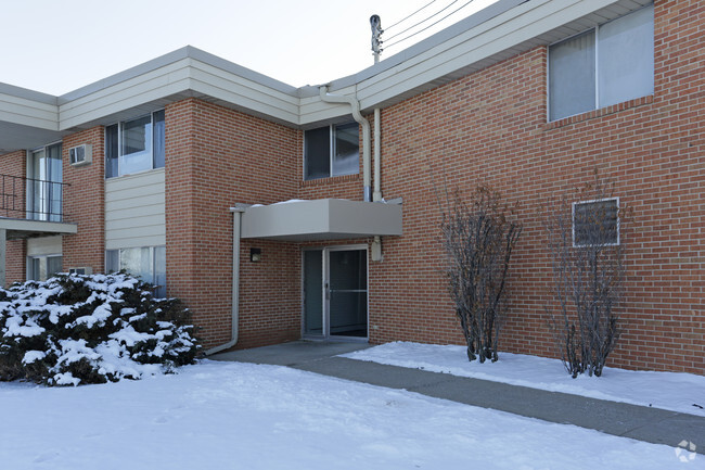 Building Photo - Willow Court Apartments