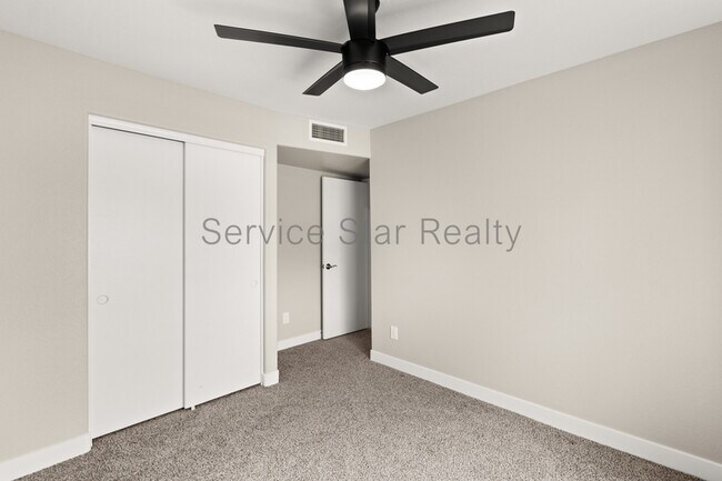 Building Photo - 1408 E Carson Rd