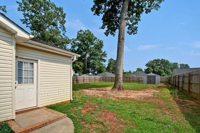 Building Photo - 49 Linford St