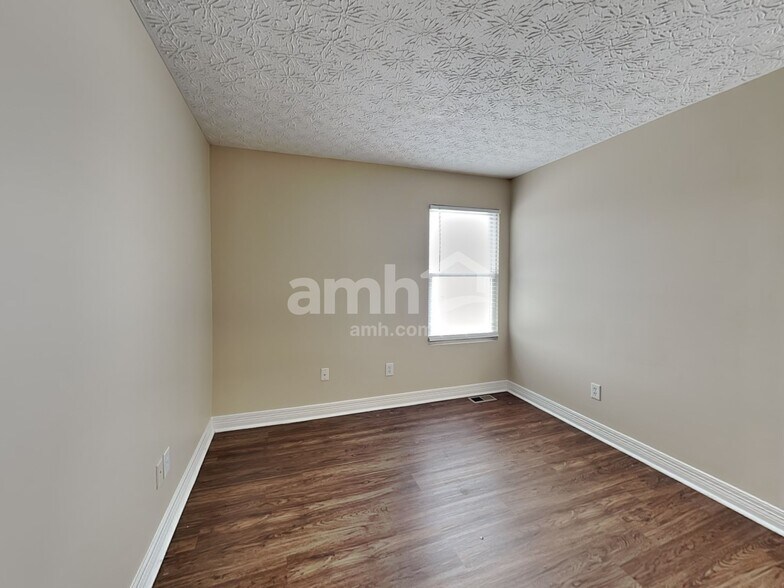 Building Photo - 82 Richard Ave