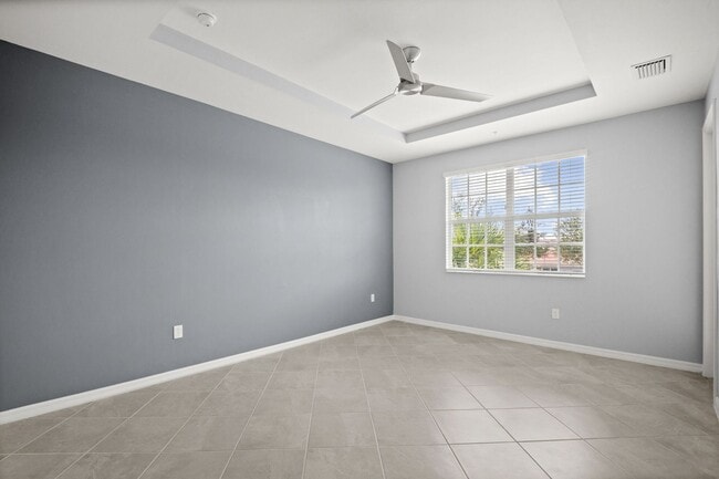 Building Photo - Stunning property, newer construction 3 sp...