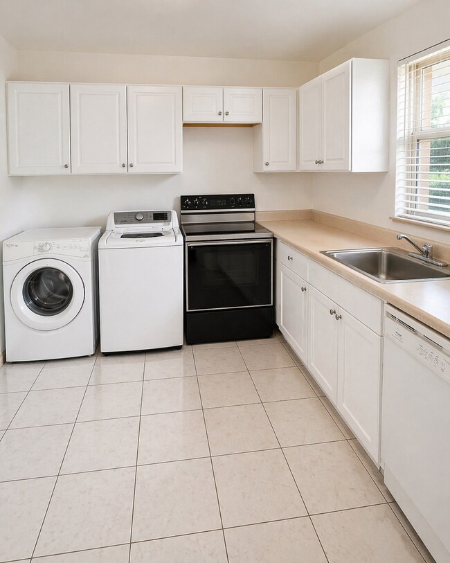 Building Photo - 4317-4317 Cocoanut Rd