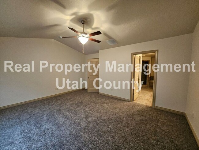 Building Photo - Orem Townhome Central to City Center